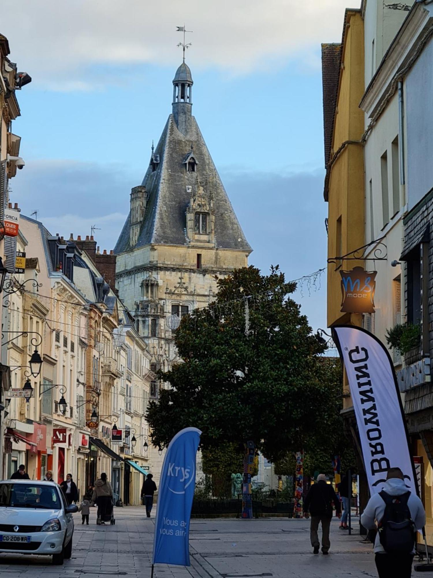 Bienvenue Dans La Jungle Apartment Dreux Exterior photo